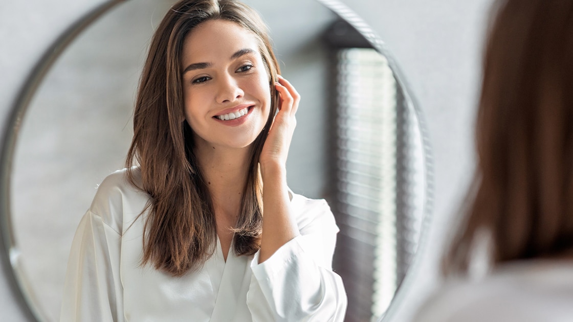 Smiling woman photo1